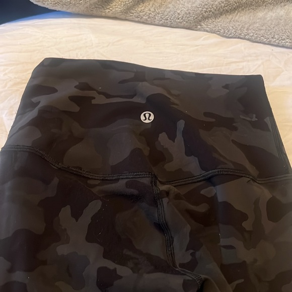 Lululemon - Picture 2 of 4